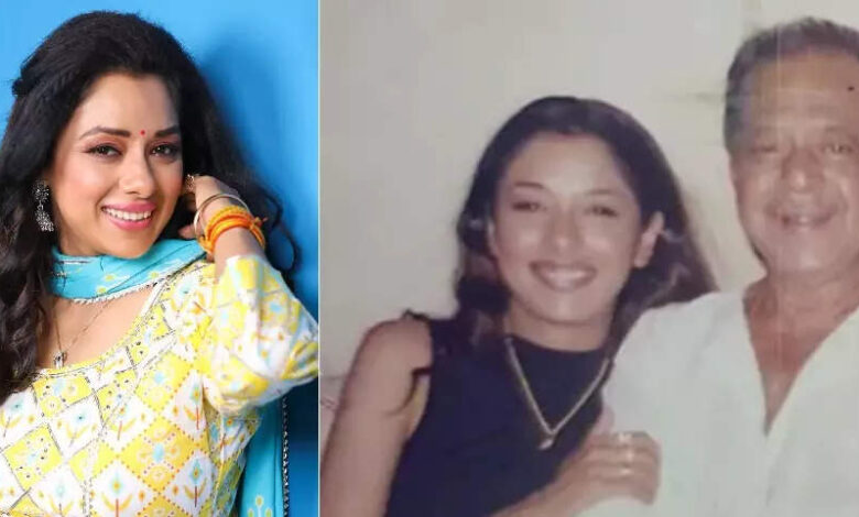 Anupama worked as a waitress to support her family, from a boutique to a waitress, two or three films of her father were on the road.