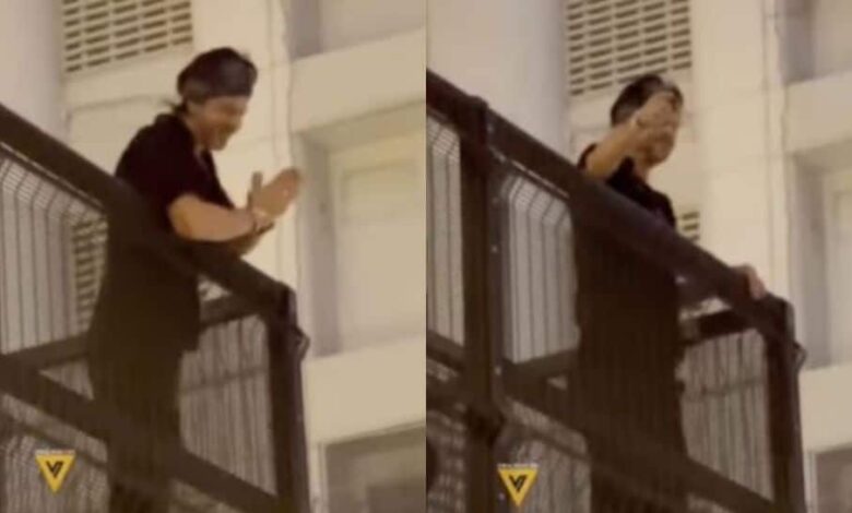 Shah Rukh Khan Performs 'Jhoome Jo Pathaan' Hook Step, Gives Flying Kisses to Fans Outside Mannat- Watch | People News
