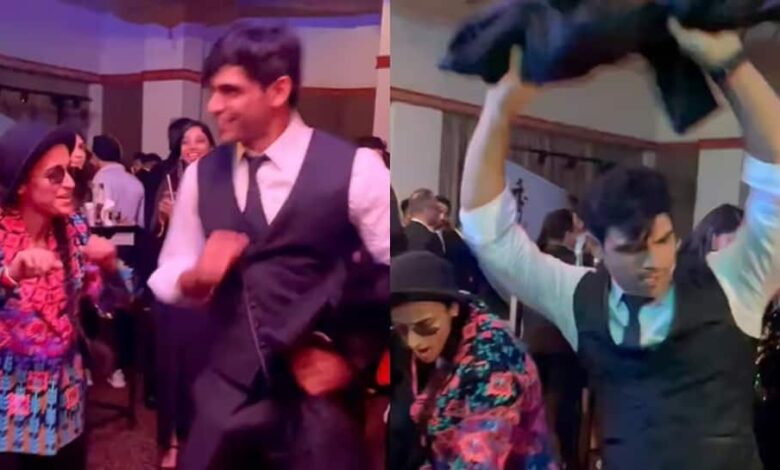 Neeraj Chopra Takes Over The Stage As He Dances On Harrdy Sandhu's 'Bijlee Bijlee' Song - Watch |  People News
