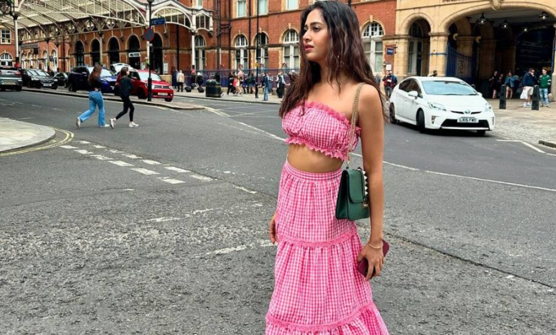 Tejasswi Prakash And Karan Kundrra's Sweet Exchanges On Her London Pic Will Leave You Fawning | People News
